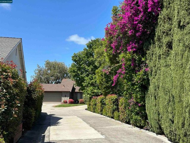 4864 Shadowfalls Dr, Martinez, CA 94553