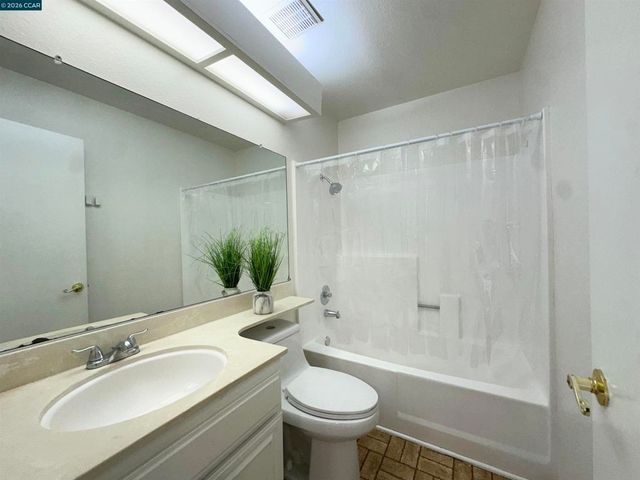 4864 Shadowfalls Dr, Martinez, CA 94553