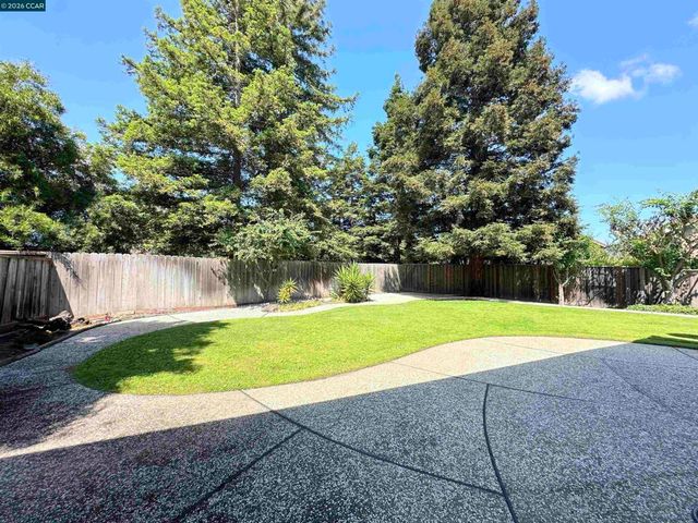 4864 Shadowfalls Dr, Martinez, CA 94553