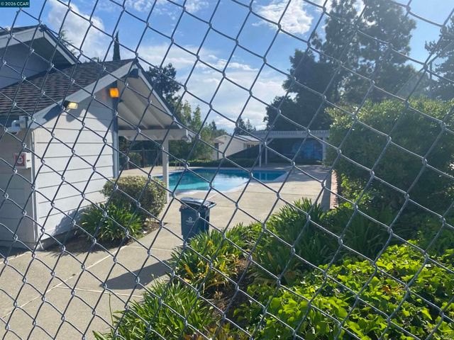 4864 Shadowfalls Dr, Martinez, CA 94553
