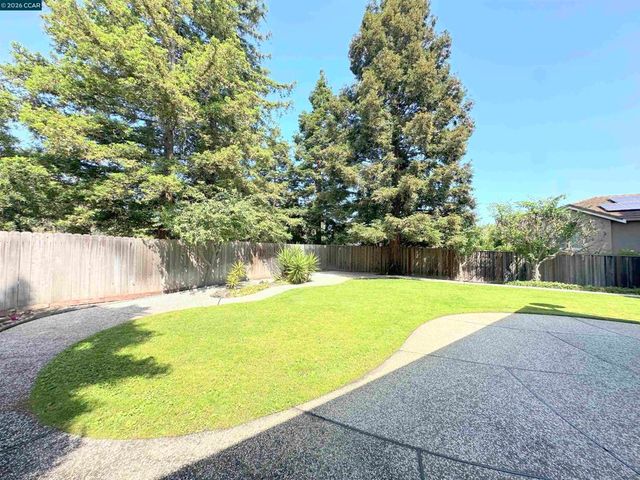 4864 Shadowfalls Dr, Martinez, CA 94553