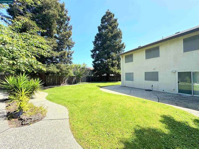 4864 Shadowfalls Dr, Martinez, CA 94553