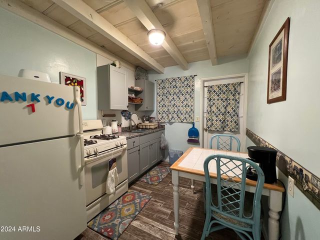 9502 N 2ND Place, Phoenix, AZ 85020