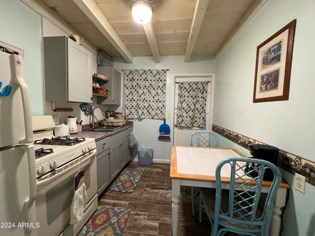 9502 N 2ND Place, Phoenix, AZ 85020