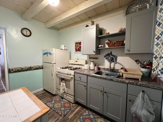 9502 N 2ND Place, Phoenix, AZ 85020