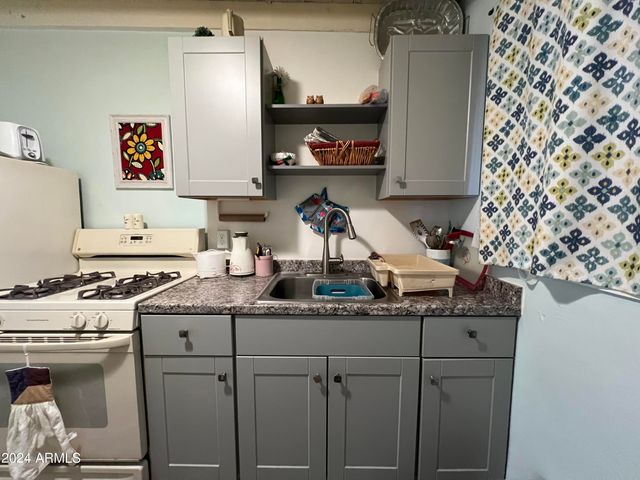 9502 N 2ND Place, Phoenix, AZ 85020