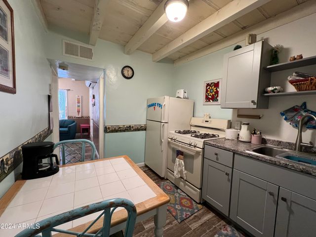 9502 N 2ND Place, Phoenix, AZ 85020