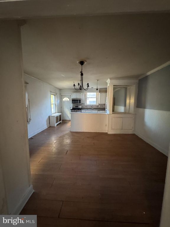 Image 2 of property listing at 629 FANSHAWE ST, Philadelphia, PA 19111