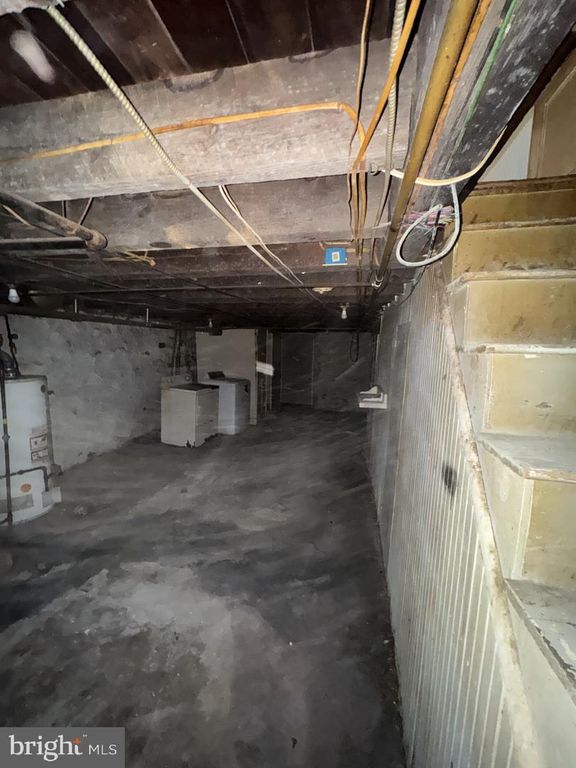 Image 5 of property listing at 629 FANSHAWE ST, Philadelphia, PA 19111