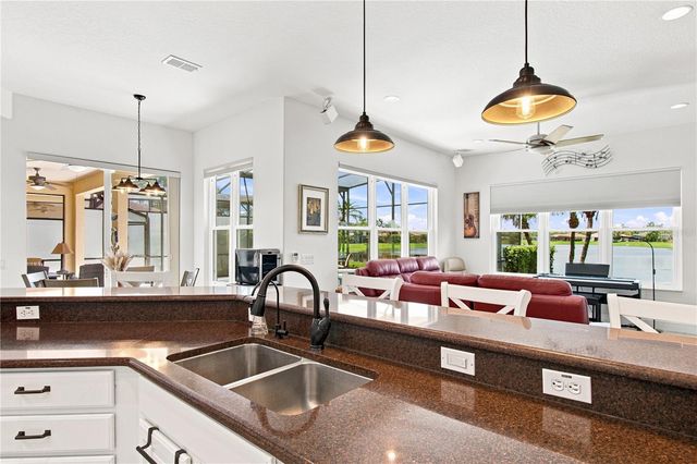 662 SHOREHAVEN DR, Poinciana, FL 34759