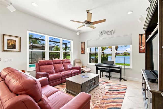 662 SHOREHAVEN DR, Poinciana, FL 34759