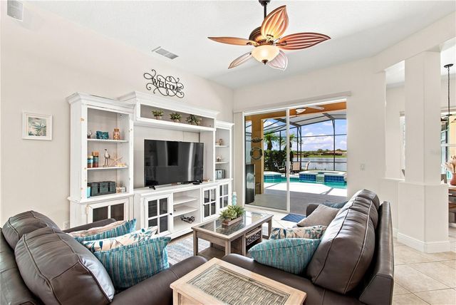 662 SHOREHAVEN DR, Poinciana, FL 34759