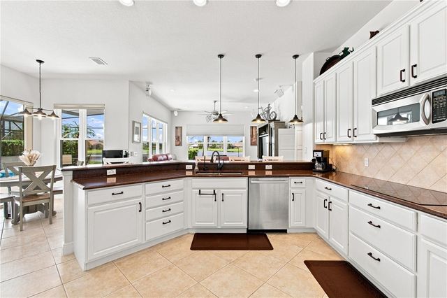 662 SHOREHAVEN DR, Poinciana, FL 34759