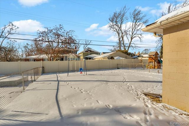 10036 Ruth Avenue, Allen Park, MI 48101