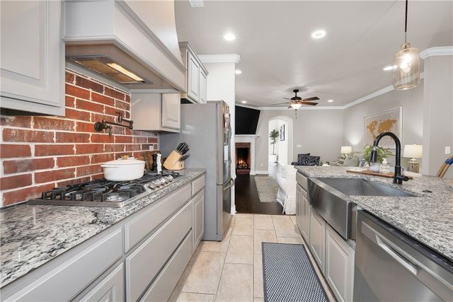 529 N Salem Road, Fayetteville, AR 72704