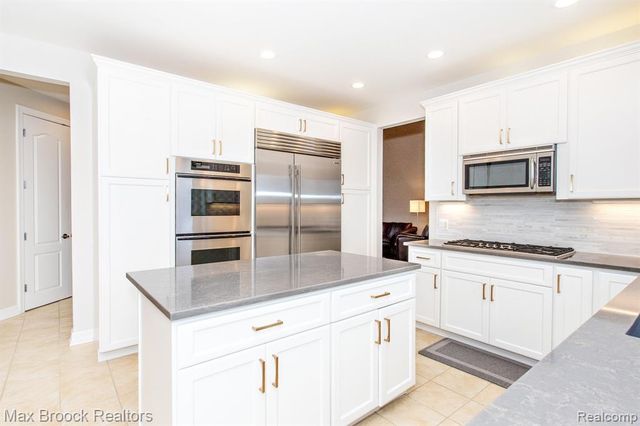 7080 Colony Drive, West Bloomfield, MI 48323