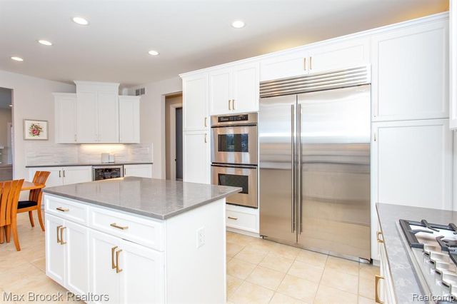 7080 Colony Drive, West Bloomfield, MI 48323