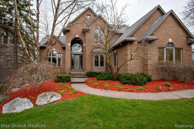 7080 Colony Drive, West Bloomfield, MI 48323