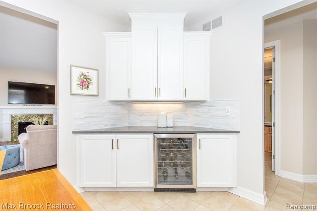 7080 Colony Drive, West Bloomfield, MI 48323