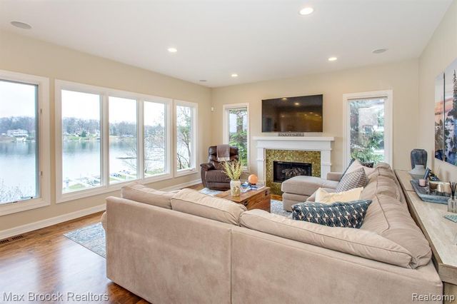 7080 Colony Drive, West Bloomfield, MI 48323