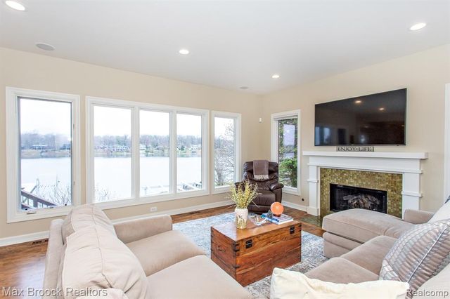 7080 Colony Drive, West Bloomfield, MI 48323