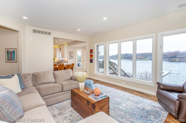 7080 Colony Drive, West Bloomfield, MI 48323
