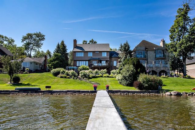 7080 Colony Drive, West Bloomfield, MI 48323