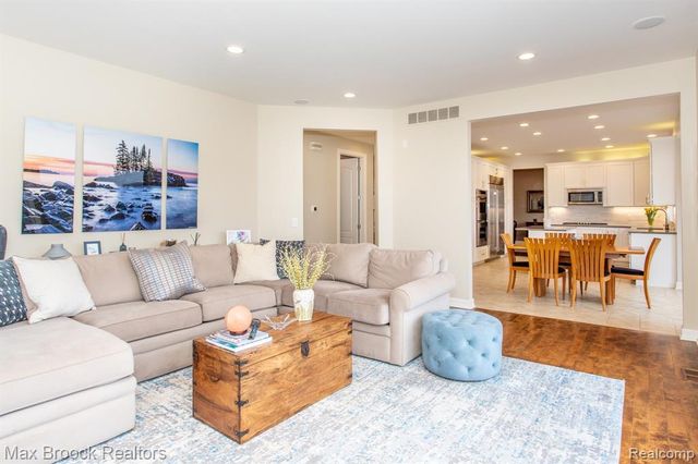 7080 Colony Drive, West Bloomfield, MI 48323