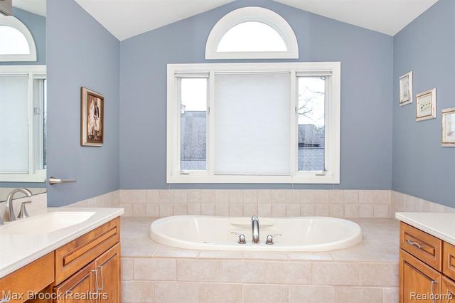 7080 Colony Drive, West Bloomfield, MI 48323