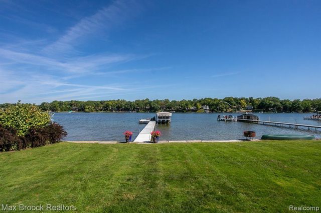 7080 Colony Drive, West Bloomfield, MI 48323