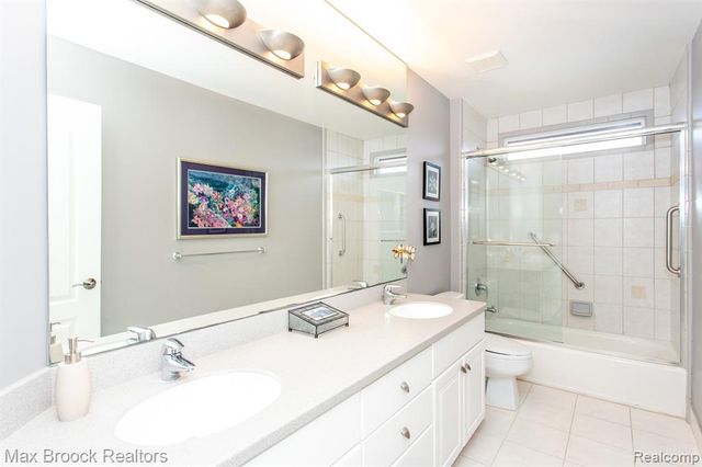 7080 Colony Drive, West Bloomfield, MI 48323