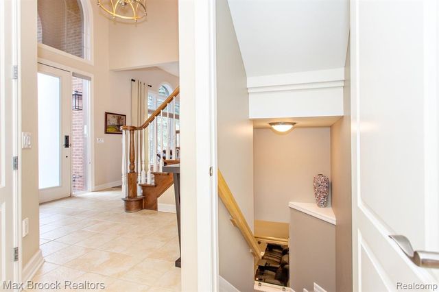 7080 Colony Drive, West Bloomfield, MI 48323