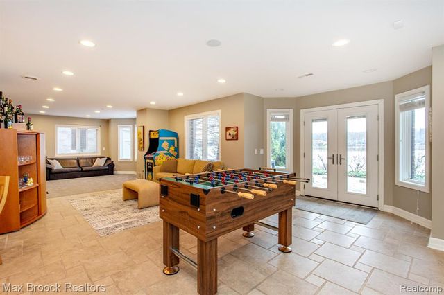 7080 Colony Drive, West Bloomfield, MI 48323