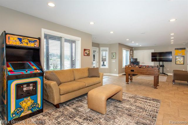 7080 Colony Drive, West Bloomfield, MI 48323