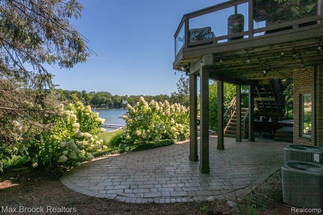 7080 Colony Drive, West Bloomfield, MI 48323