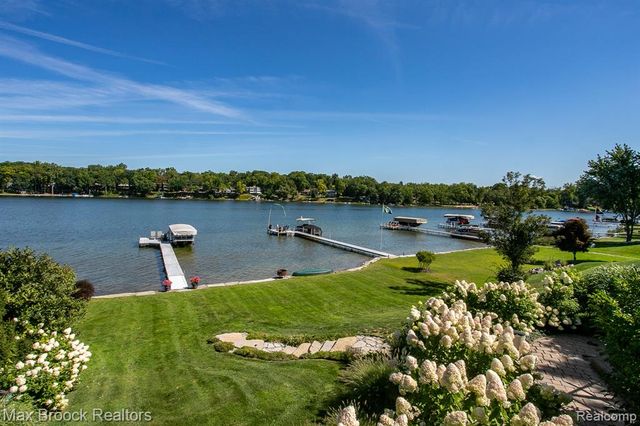 7080 Colony Drive, West Bloomfield, MI 48323