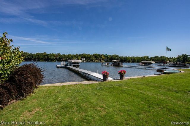 7080 Colony Drive, West Bloomfield, MI 48323