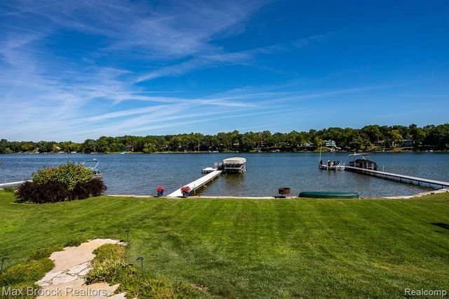 7080 Colony Drive, West Bloomfield, MI 48323