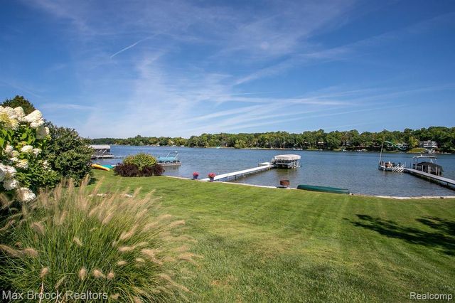 7080 Colony Drive, West Bloomfield, MI 48323