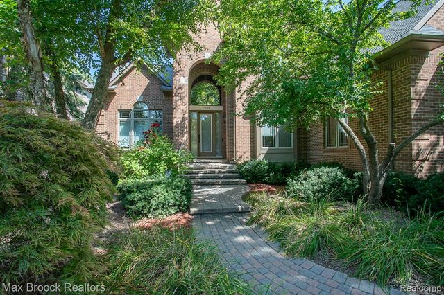 7080 Colony Drive, West Bloomfield, MI 48323