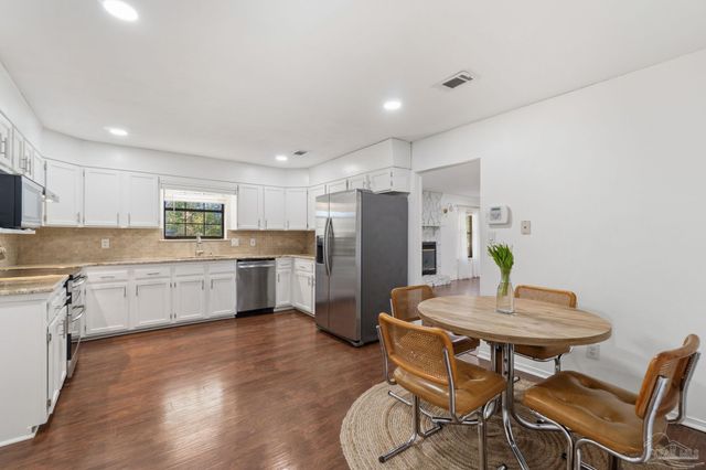 1841 Hollyhill Rd, Pensacola, FL 32526