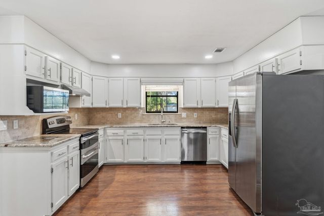 1841 Hollyhill Rd, Pensacola, FL 32526