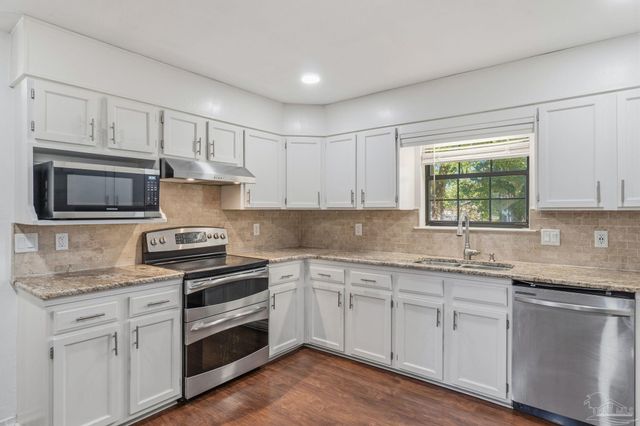 1841 Hollyhill Rd, Pensacola, FL 32526