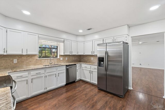 1841 Hollyhill Rd, Pensacola, FL 32526