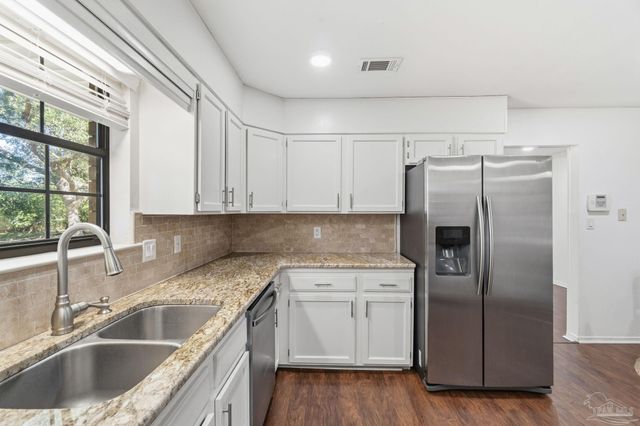 1841 Hollyhill Rd, Pensacola, FL 32526