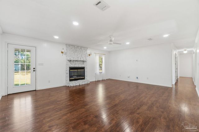 1841 Hollyhill Rd, Pensacola, FL 32526