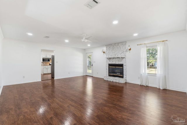 1841 Hollyhill Rd, Pensacola, FL 32526