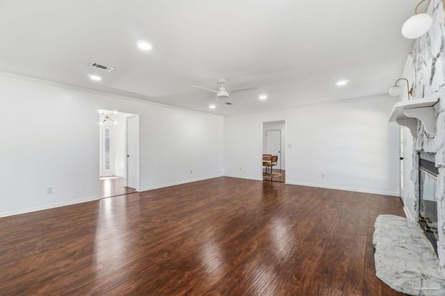 1841 Hollyhill Rd, Pensacola, FL 32526