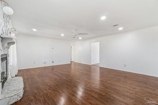 1841 Hollyhill Rd, Pensacola, FL 32526