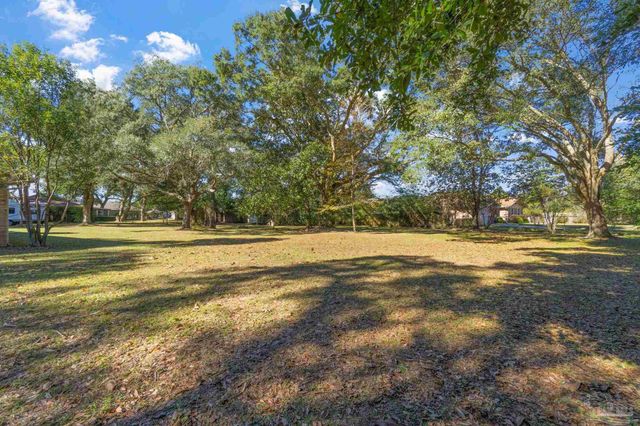 1841 Hollyhill Rd, Pensacola, FL 32526